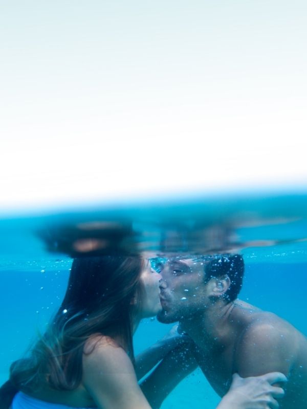 kissing underwater